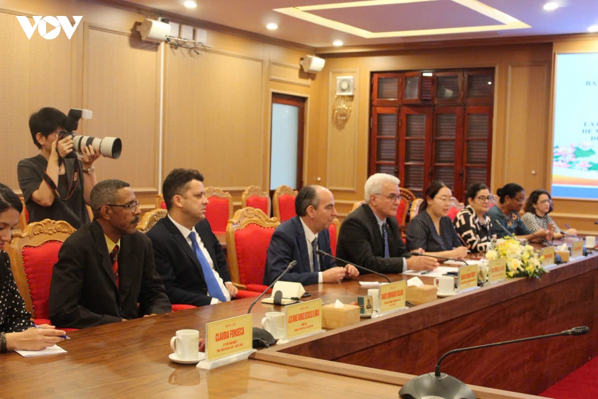 lanh dao ban tuyen giao va dan van trung uong lam viec voi doan dai bieu cuba hinh anh 5
