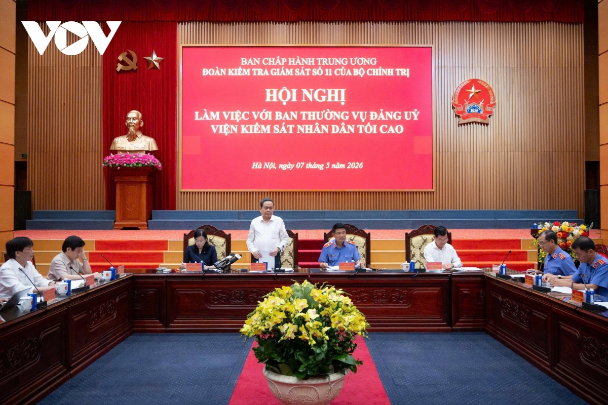 Doan kiem tra, giam sat cua bo chinh tri lam viec voi vien ksnd toi cao hinh anh 1