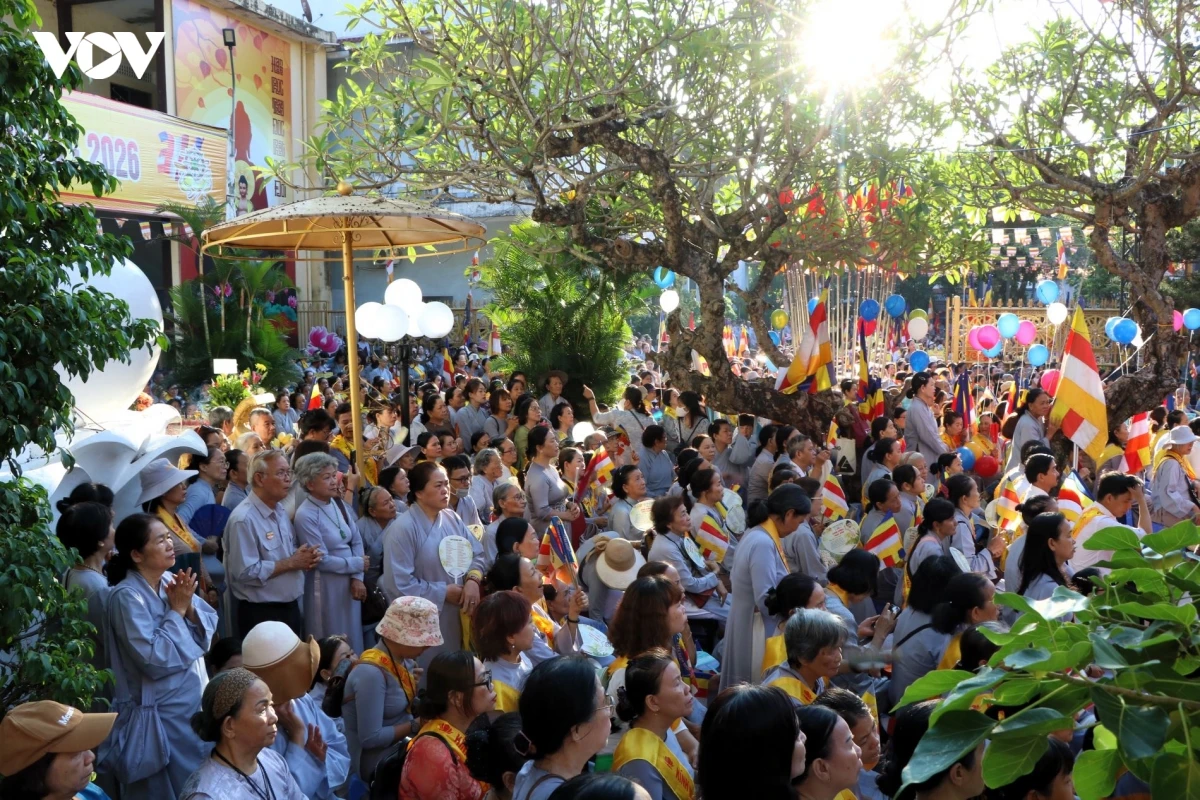 trang nghiem Dai le phat dan phat lich 2570 tai Da nang hinh anh 2