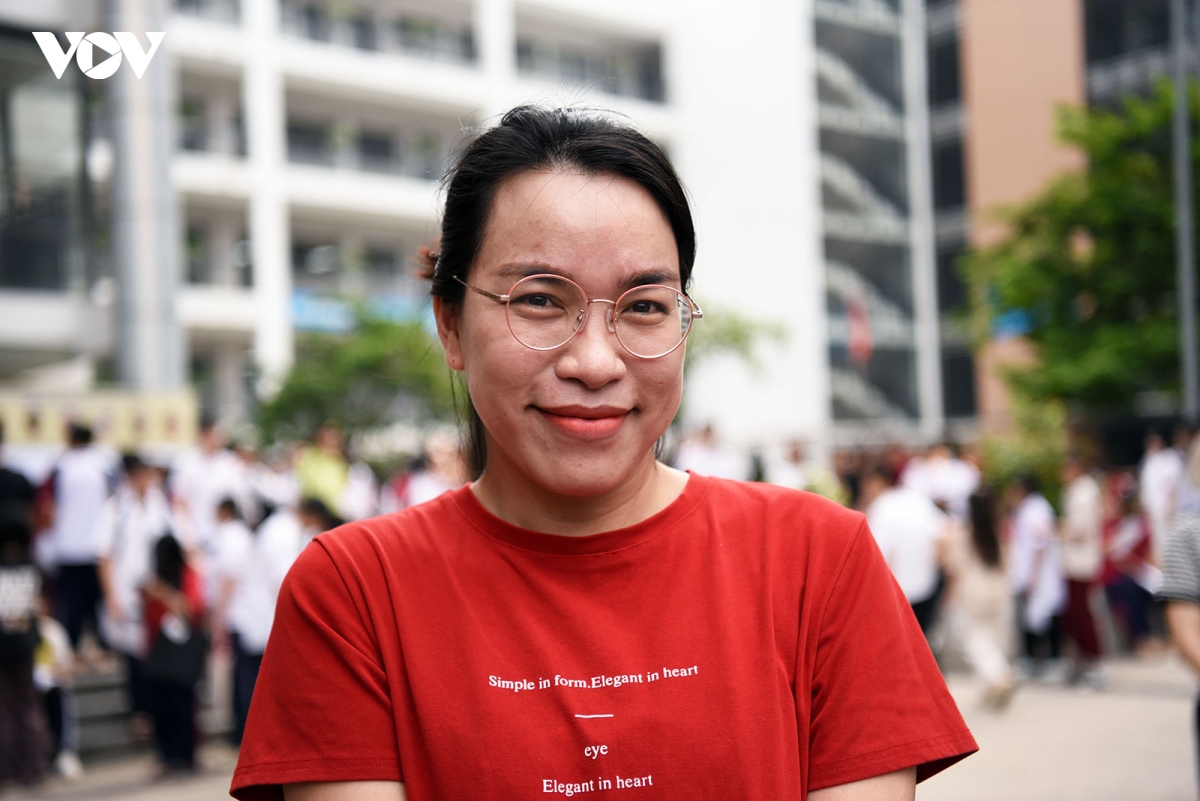 tuyen sinh lop 10 o ha noi phu huynh ha nhiet ky thi bang phuong an du phong hinh anh 3
