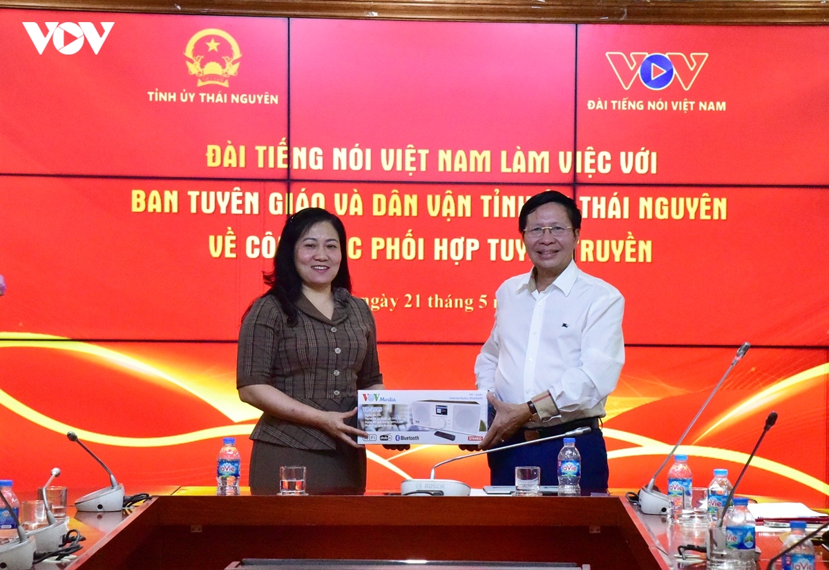 Dai tieng noi viet nam lam viec voi ban tuyen giao va dan van tinh uy thai nguyen hinh anh 1