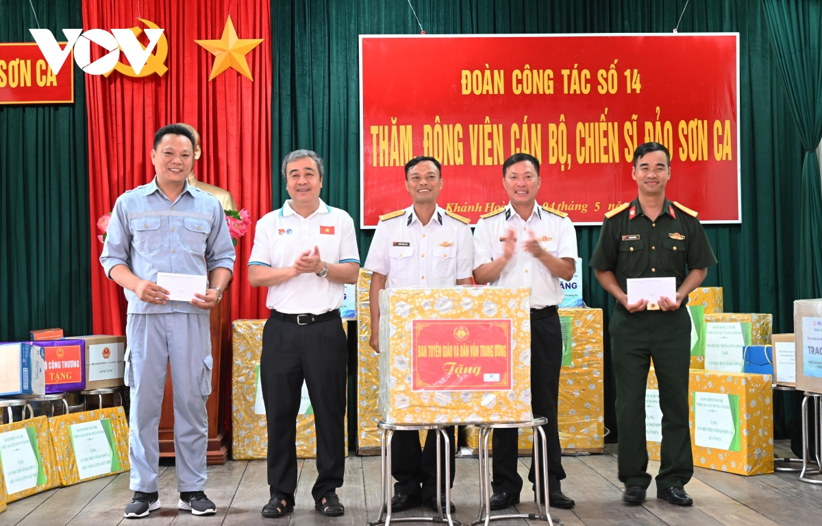 hai trinh truong sa cua Doan cong tac so 14 ket noi tinh yeu bien dao hinh anh 3