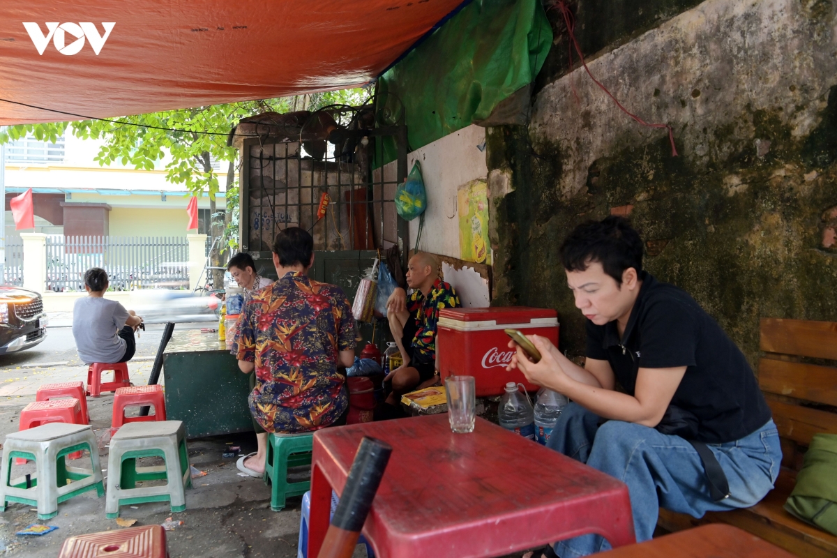 ha noi siet chat trat tu do thi tieu thuong xoay doi cach kinh doanh de thich ung hinh anh 3