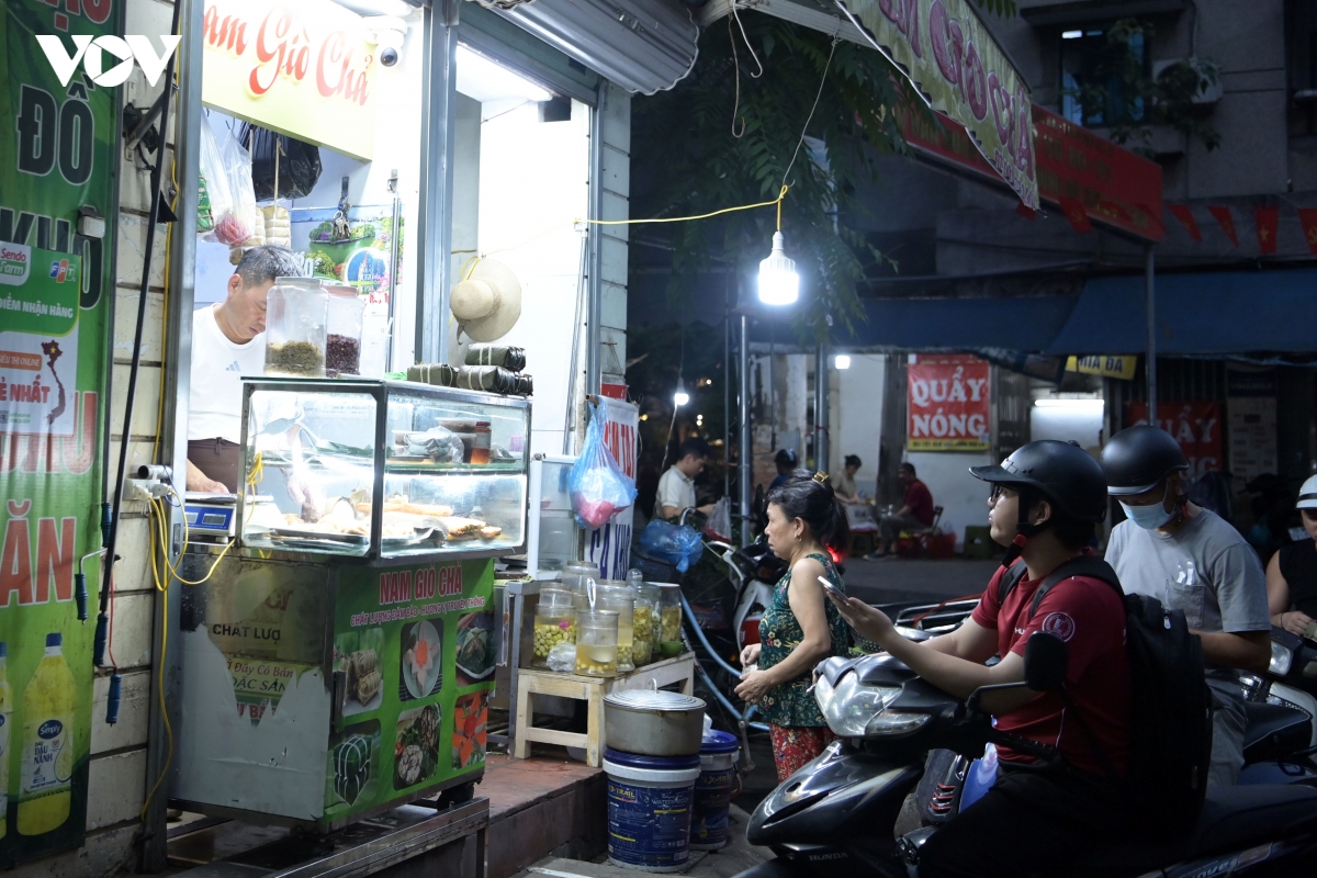 ha noi siet chat trat tu do thi tieu thuong xoay doi cach kinh doanh de thich ung hinh anh 10