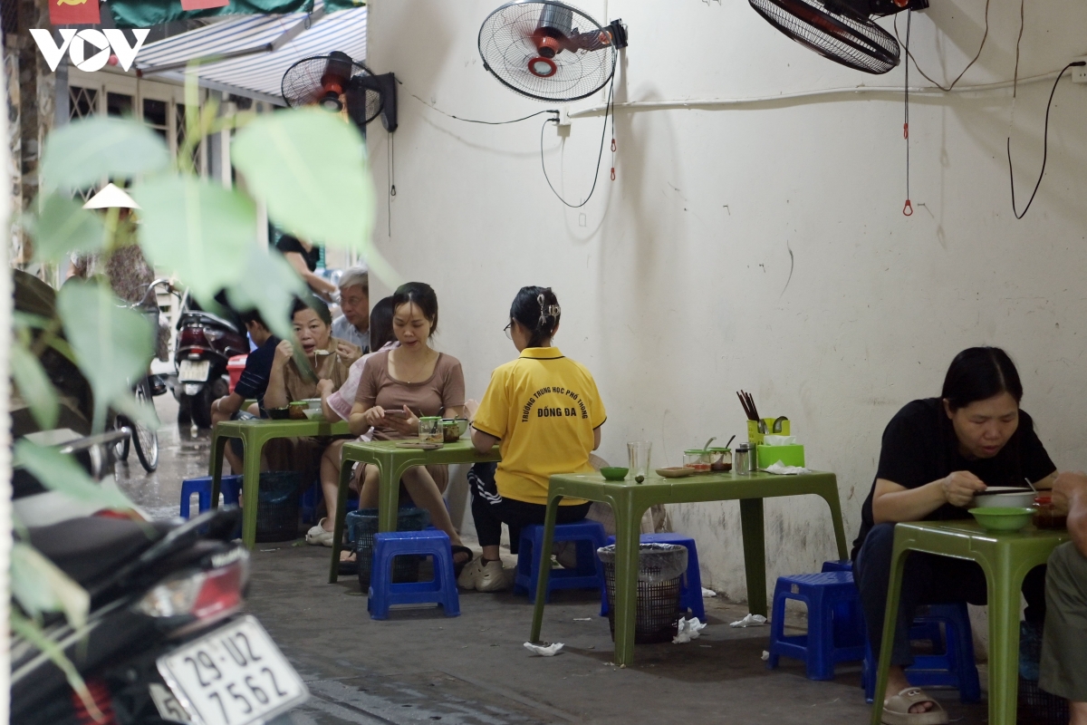 ha noi siet chat trat tu do thi tieu thuong xoay doi cach kinh doanh de thich ung hinh anh 9