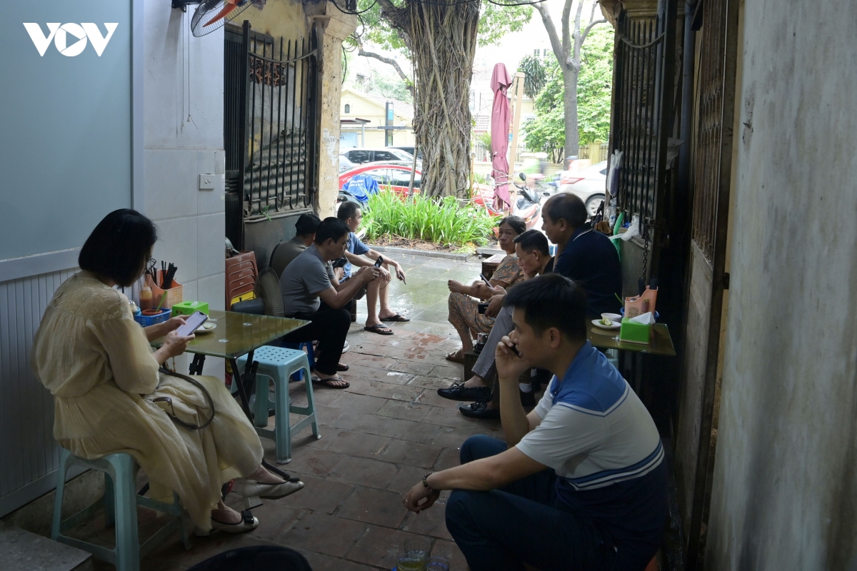 ha noi siet chat trat tu do thi tieu thuong xoay doi cach kinh doanh de thich ung hinh anh 8