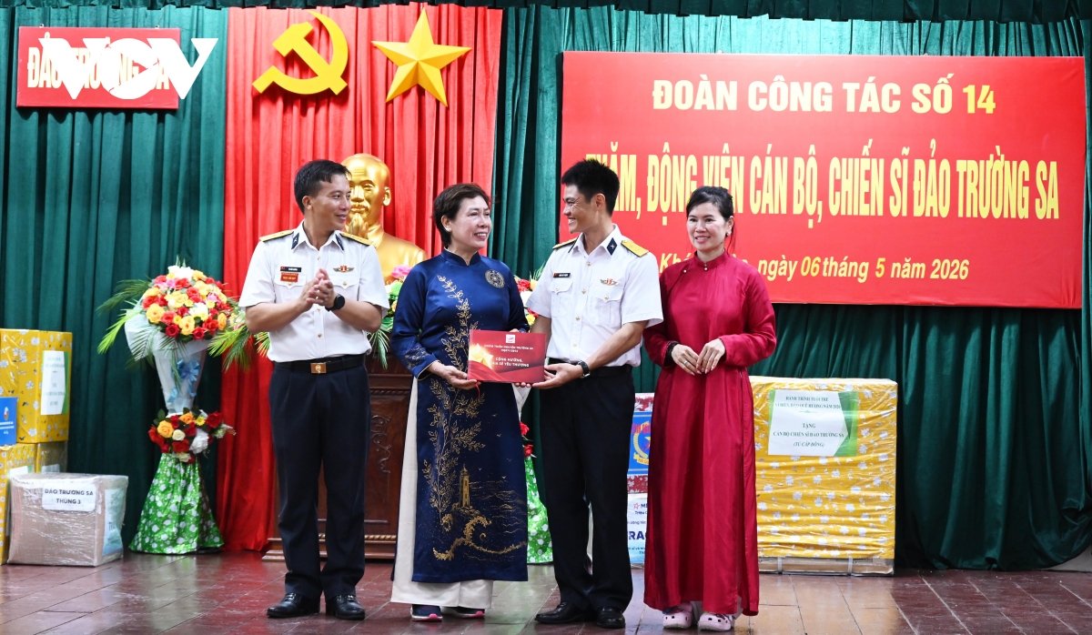 hai trinh truong sa cua Doan cong tac so 14 ket noi tinh yeu bien dao hinh anh 5
