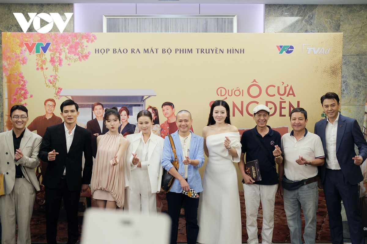 quynh chau cach em mot milimet lot xac trong phim moi hinh anh 12