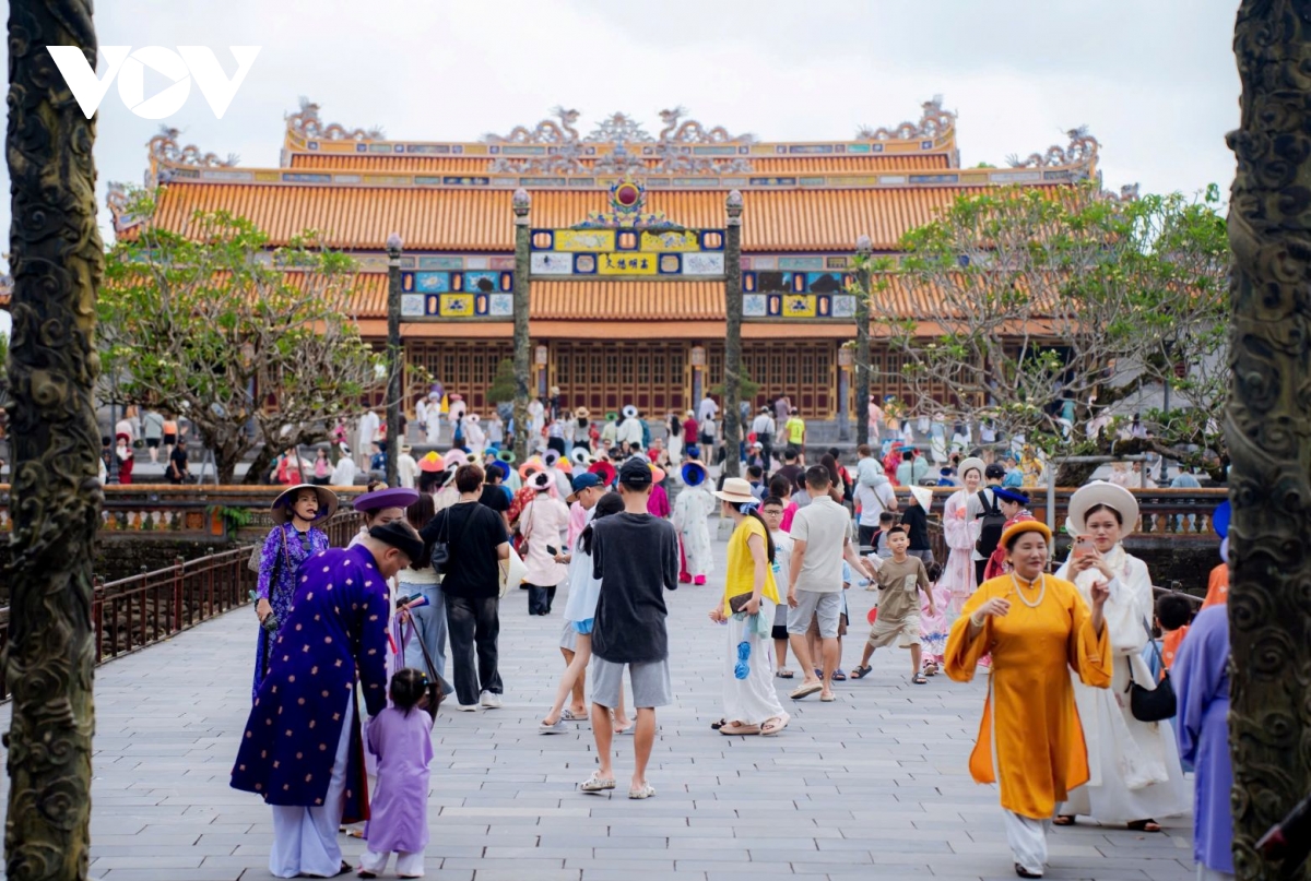 Huế lập kỷ lục bán vé tham quan di tích trong ngày 1/5