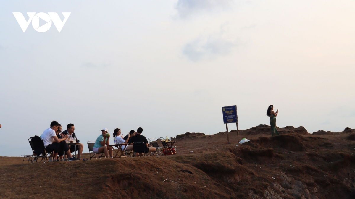 ha tang du lich phu quy khong theo kip luong khach tang truong nong hinh anh 2