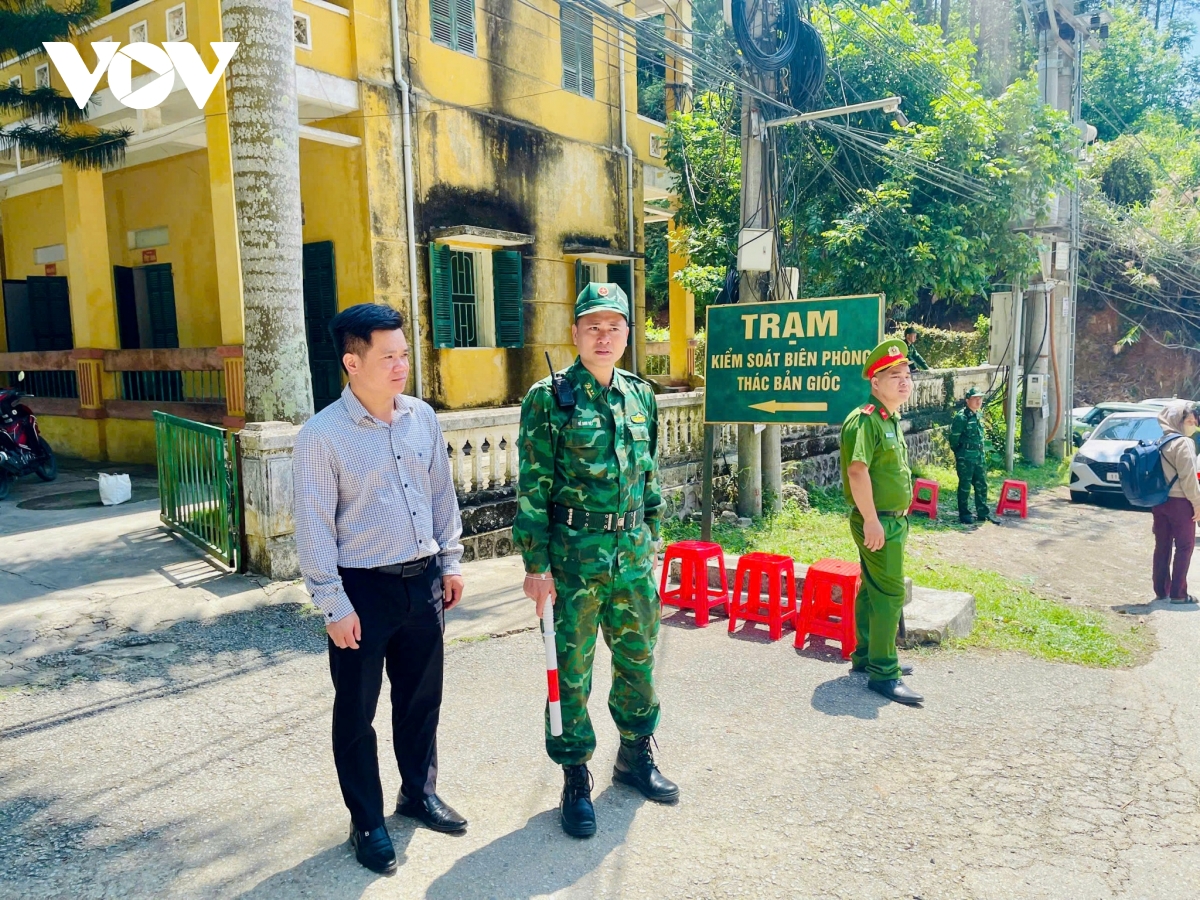 thac ban gioc tap nap du khach dip nghi le 30 4 - 1 5 hinh anh 3