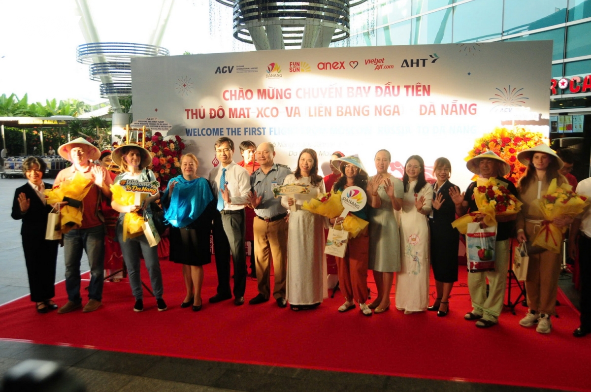 chuyen bay thang dau tien tu moscow nga den Da nang hinh anh 1