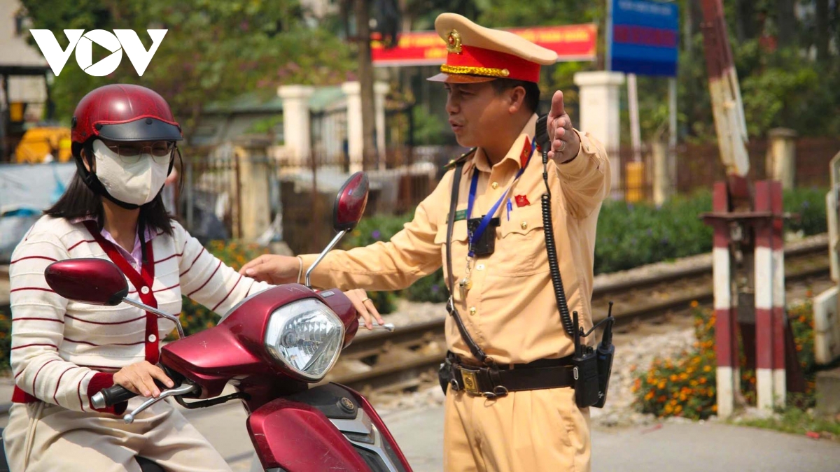 ha noi rao hang loat loi di tu mo cat ngang duong sat bac-nam hinh anh 3