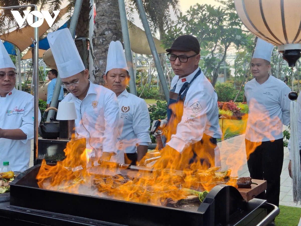 lan dau tien le hoi Da nang food tour duoc to chuc tai nhieu dia diem hinh anh 2
