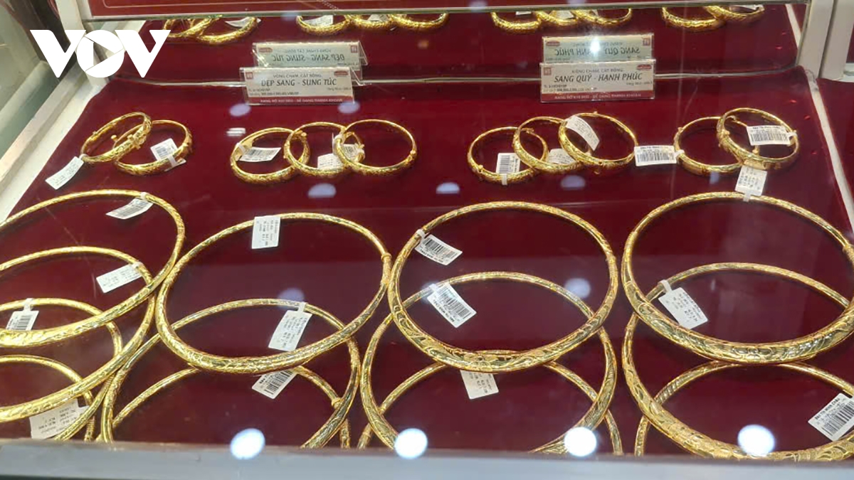 gia vang giam, cua hang vang khach, chuyen gia du doan vang se dat 5.000 usd oz hinh anh 4