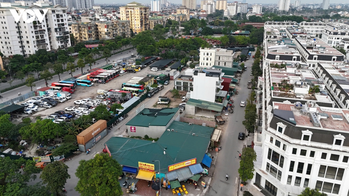 bai xe khong phep moc tren dat du an o hoang mai, nguoi dan thap thom lo chay no hinh anh 5