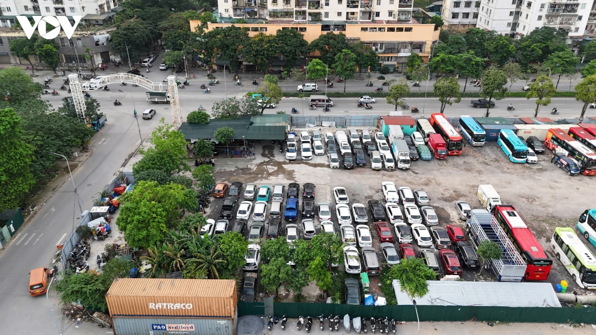 bai xe khong phep moc tren dat du an o hoang mai, nguoi dan thap thom lo chay no hinh anh 2