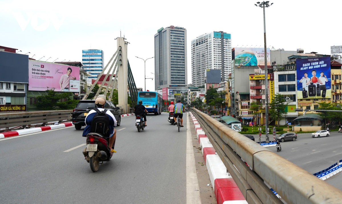 giao thong ha noi ngay 1 5 de tho hiem thay, noi do vang ve hinh anh 17