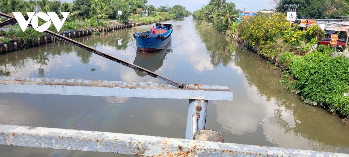 nguoi dan thap thom lo tai nan vi cau, duong xuong cap o vung Dong thap muoi hinh anh 5
