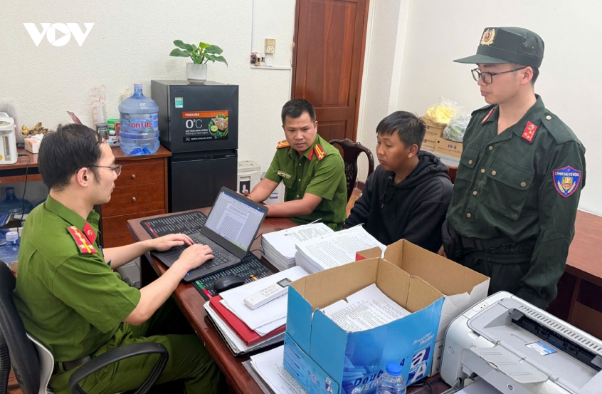 lai chau triet pha duong day lam gia giay to xuyen quoc gia hinh anh 3