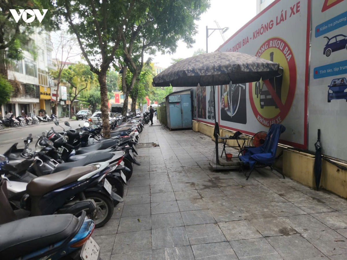 ha noi cho thue via he can co che minh bach, dat loi ich nguoi di bo len hang dau hinh anh 6