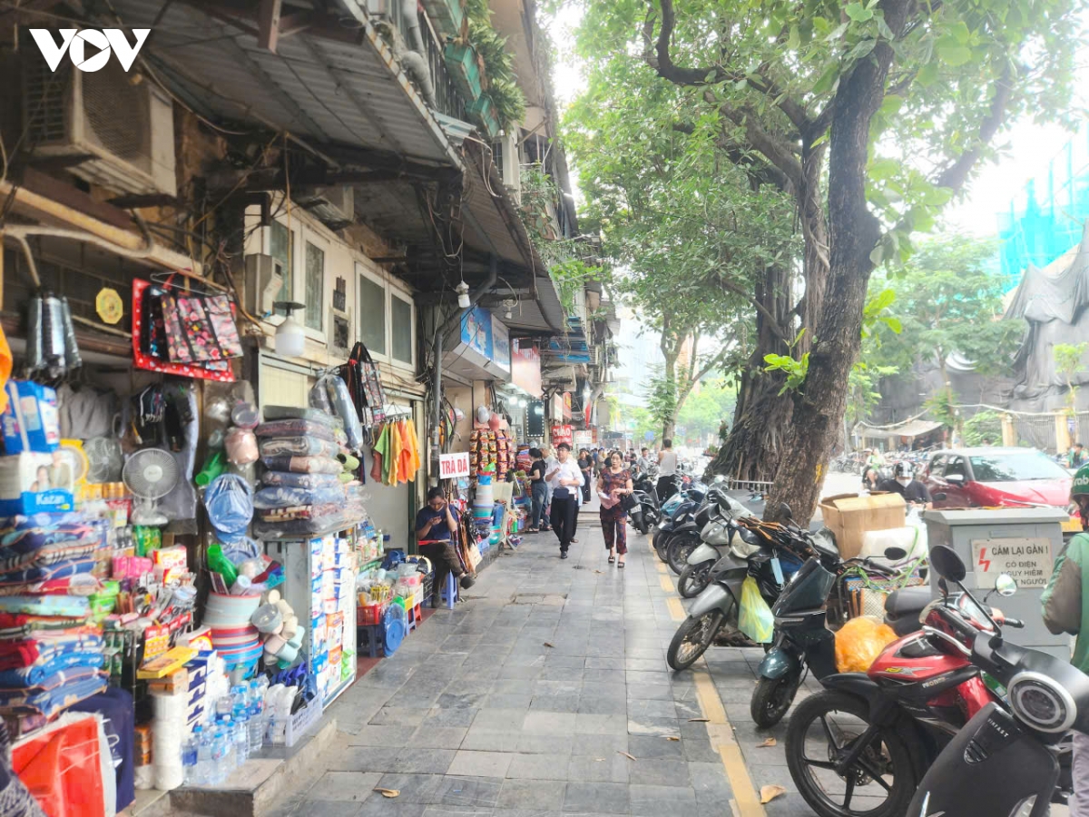 ha noi cho thue via he can co che minh bach, dat loi ich nguoi di bo len hang dau hinh anh 1
