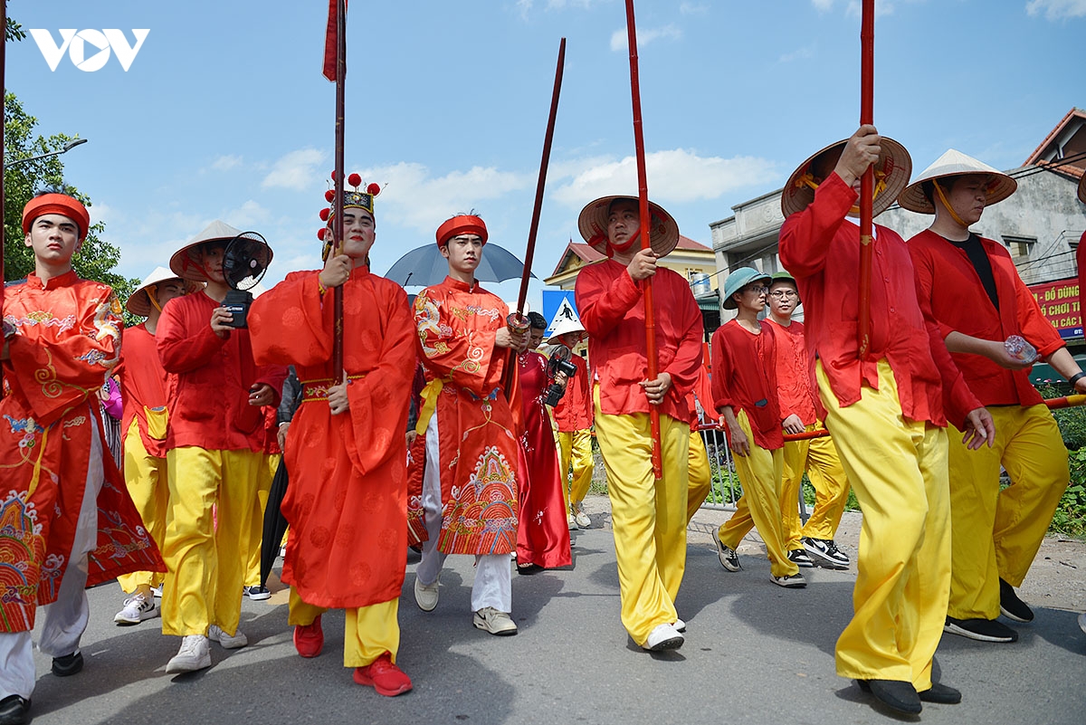 hoi giong den phu Dong tieu chuan khat khe tuyen chon Ong hieu, ca doi luu danh hinh anh 2