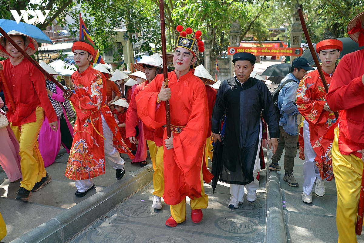 hoi giong den phu Dong tieu chuan khat khe tuyen chon Ong hieu, ca doi luu danh hinh anh 23