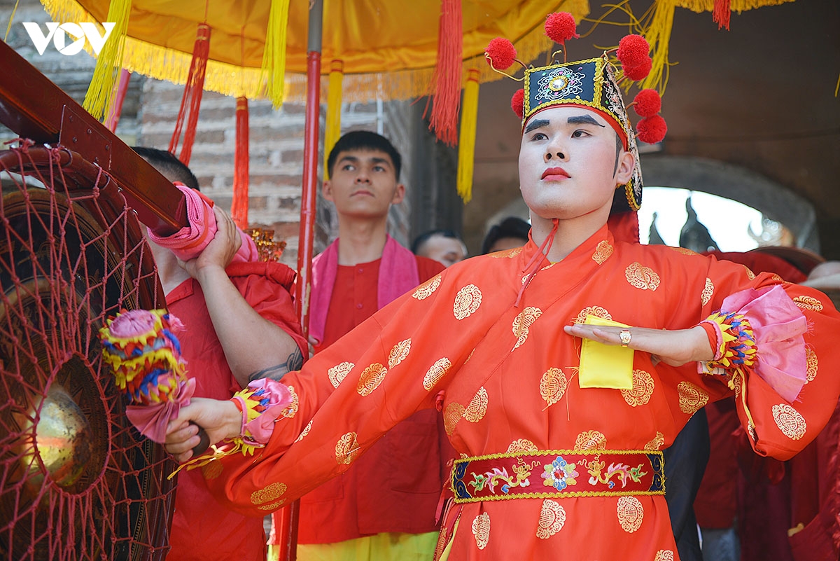 hoi giong den phu Dong tieu chuan khat khe tuyen chon Ong hieu, ca doi luu danh hinh anh 18