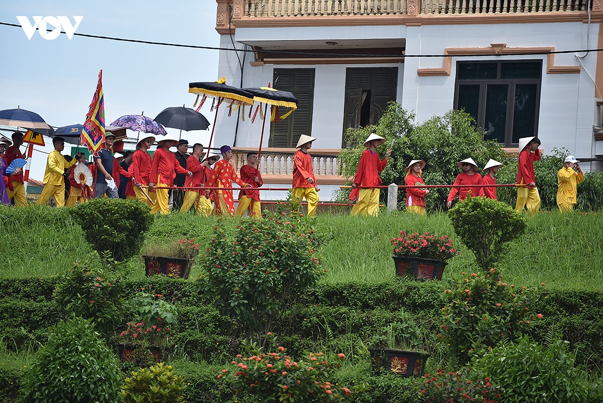 hoi giong den phu Dong tieu chuan khat khe tuyen chon Ong hieu, ca doi luu danh hinh anh 3