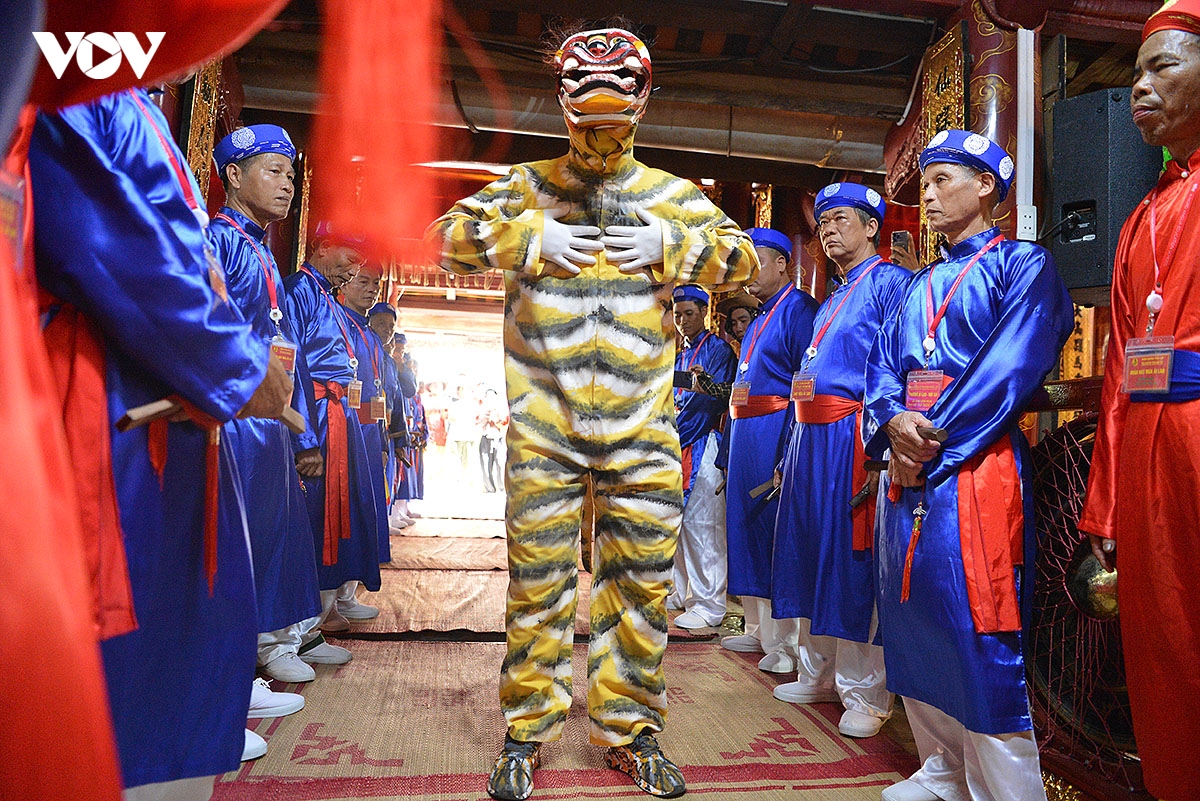 hoi giong den phu Dong tieu chuan khat khe tuyen chon Ong hieu, ca doi luu danh hinh anh 24