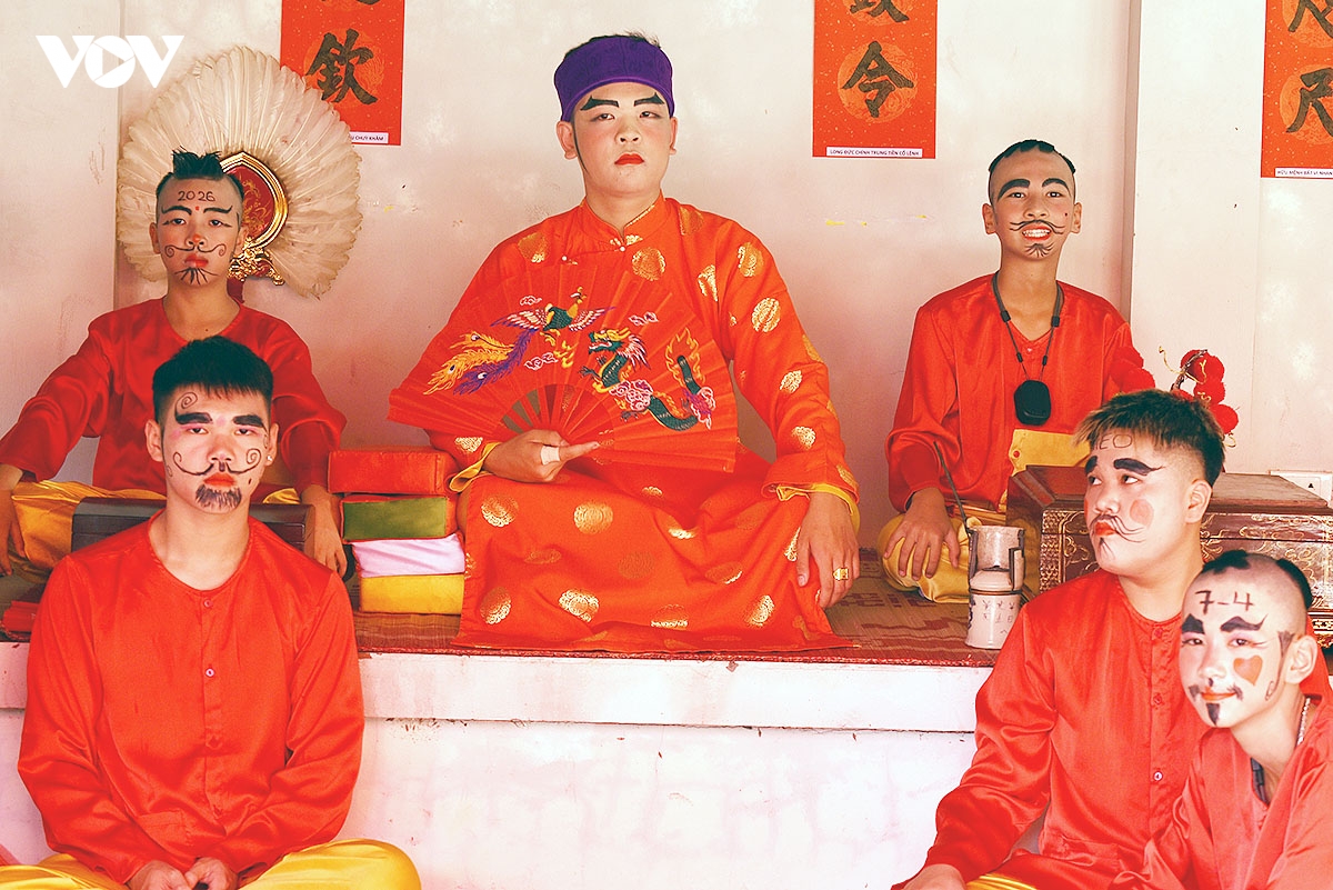 hoi giong den phu Dong tieu chuan khat khe tuyen chon Ong hieu, ca doi luu danh hinh anh 8