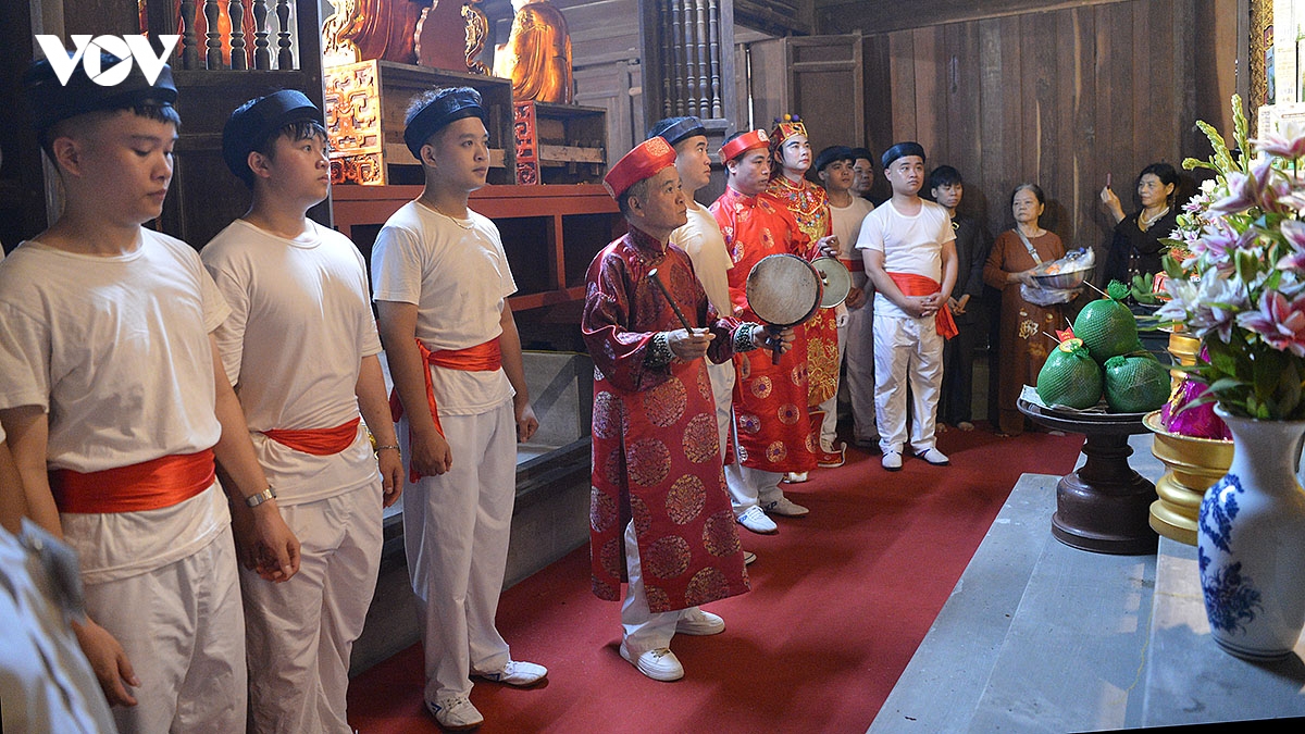 Doc dao nghi thuc phong ao phat tai le hoi lang keo, ha noi hinh anh 6