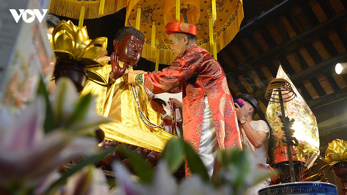 Doc dao nghi thuc phong ao phat tai le hoi lang keo, ha noi hinh anh 16