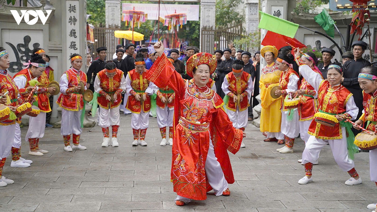 Doc dao nghi thuc phong ao phat tai le hoi lang keo, ha noi hinh anh 2