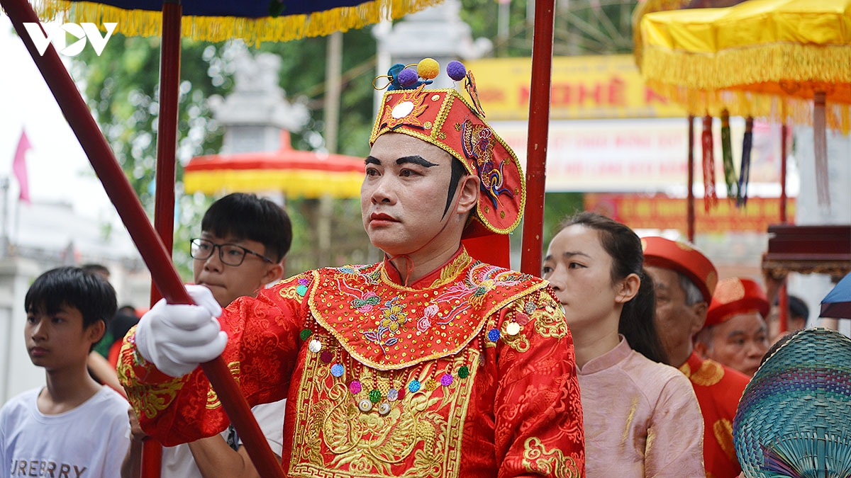 Doc dao nghi thuc phong ao phat tai le hoi lang keo, ha noi hinh anh 17