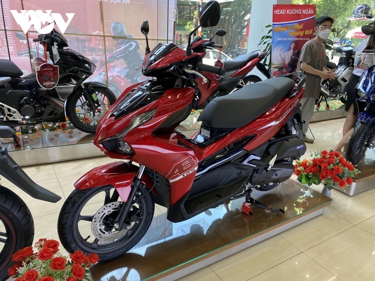 Doanh số xe máy Honda Việt Nam tăng nhẹ, mảng ô tô sụt giảm mạnh trong tháng 4