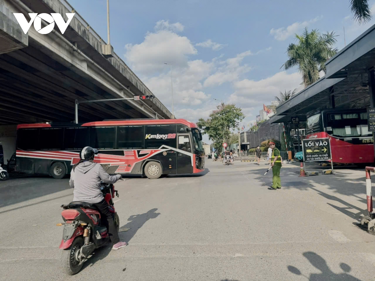 dong nguoi tro lai thu do tang vot, nhieu tuyen cua ngo qua tai hinh anh 17