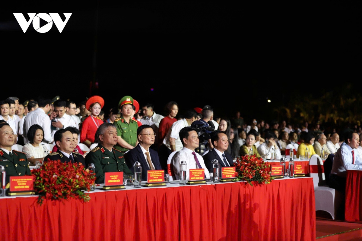 khai mac le hoi hoa phuong Do 2026 hai phong - hoi tu - toa sang hinh anh 2
