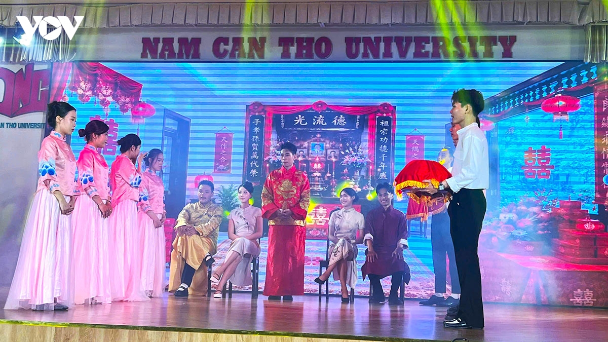 sinh vien can tho lan toa gia tri van hoa trong huong sac hoa nhan hinh anh 3