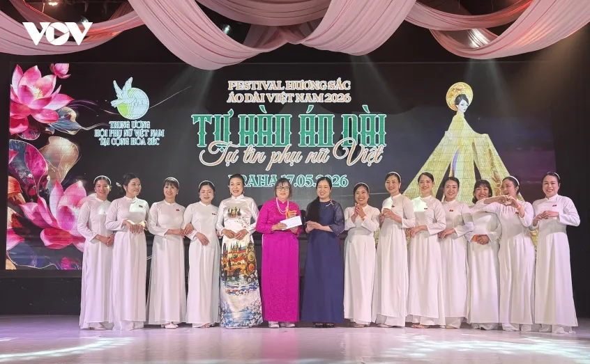 ruc ro festival huong sac Ao dai viet nam 2026 tai cong hoa sec hinh anh 6