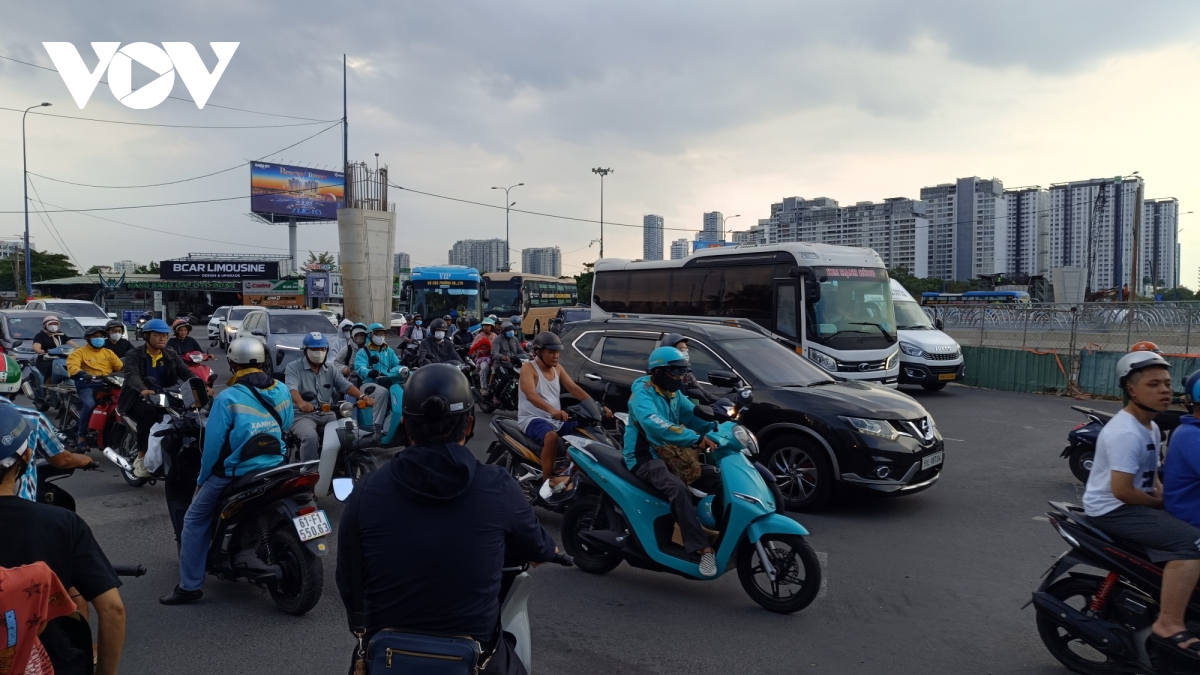 cua ngo tp.hcm dong duc chieu 3 5, un tac cuc bo tai nhieu diem hinh anh 8