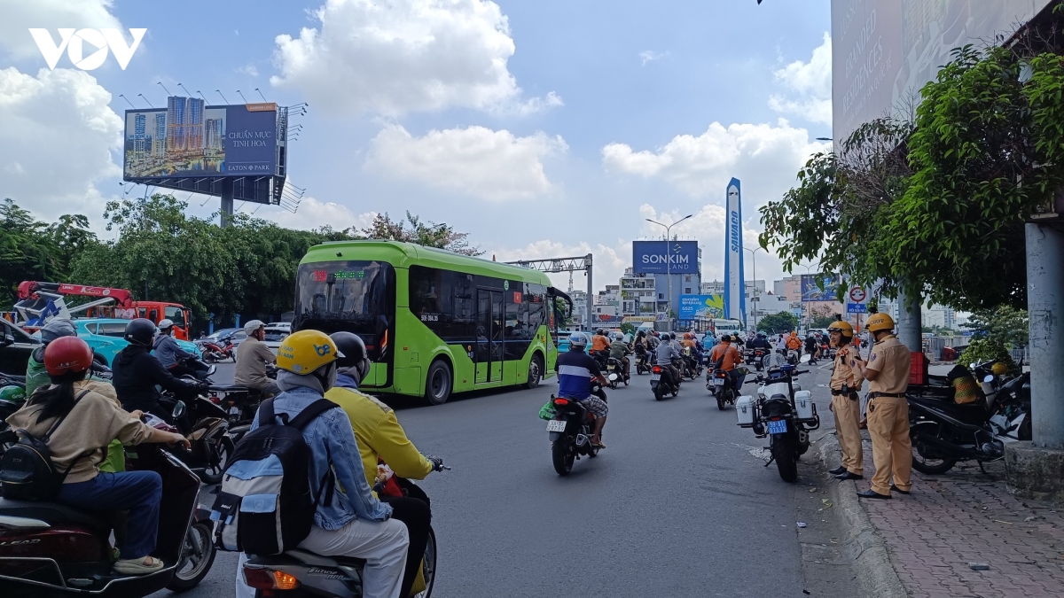 tp.hcm bo vong xoay Dien bien phu, dan lung tung, duong van un u nhe hinh anh 8