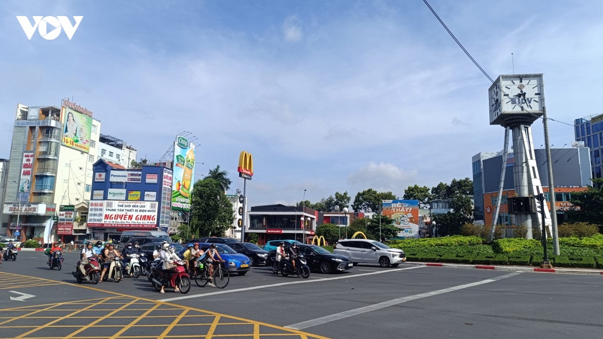 vong xoay Dien bien phu tp.hcm thong thoang hon sau nhung ngay dau un tac hinh anh 4