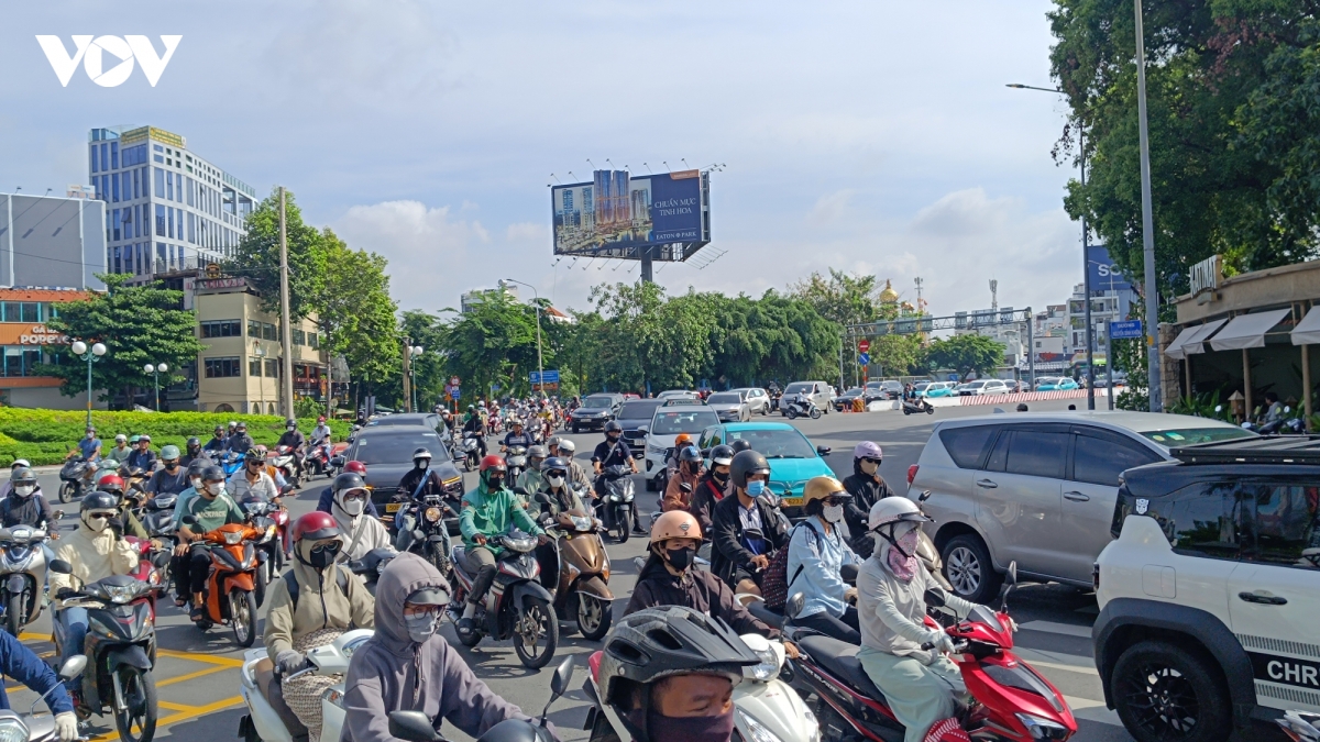 vong xoay Dien bien phu tp.hcm thong thoang hon sau nhung ngay dau un tac hinh anh 5