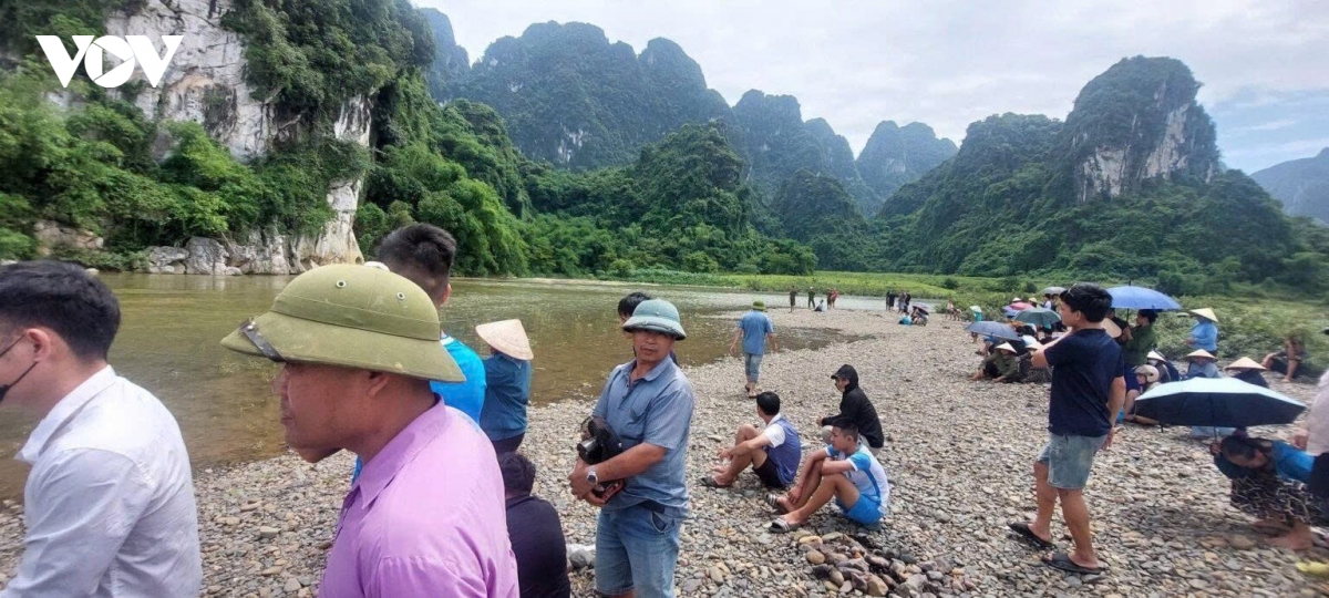 tim thay thi the hoc sinh duoi nuoc khi di tam tren song boi, tinh phu tho hinh anh 1