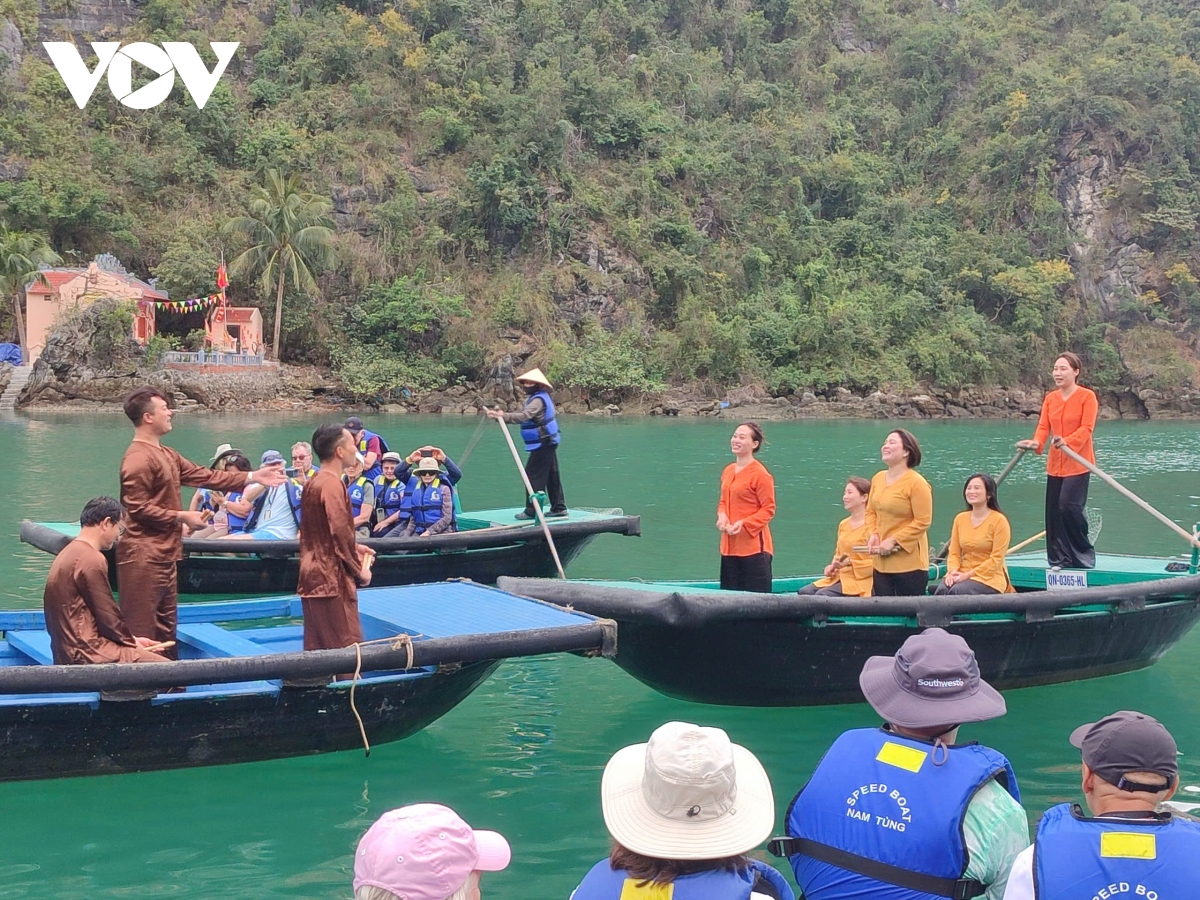 ngan vang tieng hat giao duyen giua long di san vinh ha long hinh anh 2
