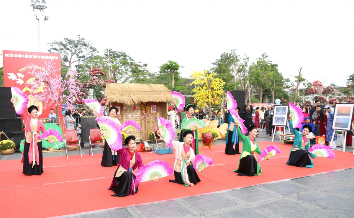 hanh trinh vun dap con nguoi xhcn trong thoi dai moi hinh anh 2