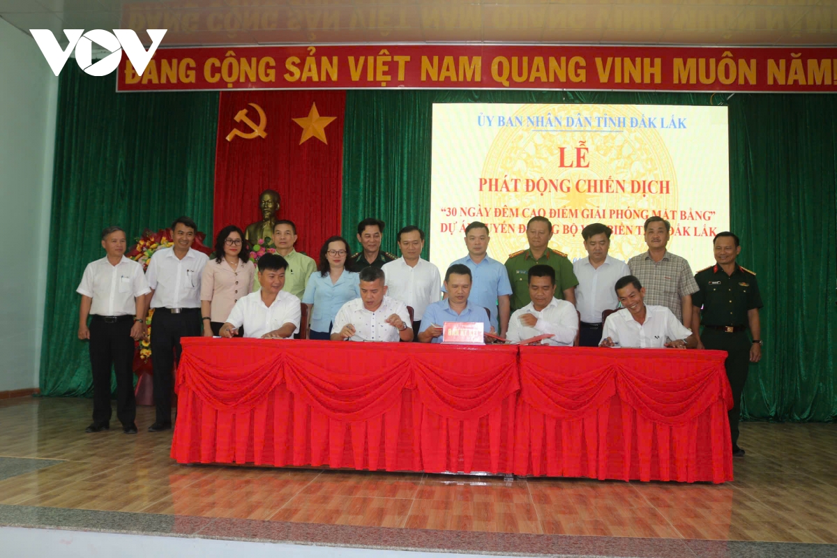 Dak lak phat dong 30 ngay dem giai phong mat bang duong ven bien hinh anh 1