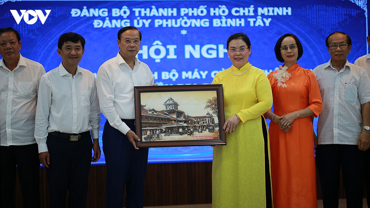 tp.hcm van hanh bo may chinh quyen dia phuong 2 cap on dinh, khong gian doan hinh anh 1